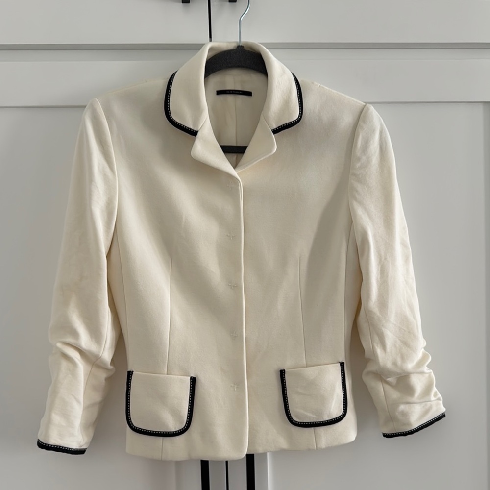 Elie Tahari Cream and Black Blazer with Tailored Silhouette